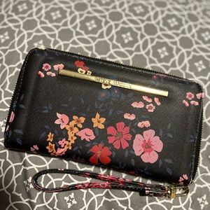 Steve Madden zip around wristlet/wallet